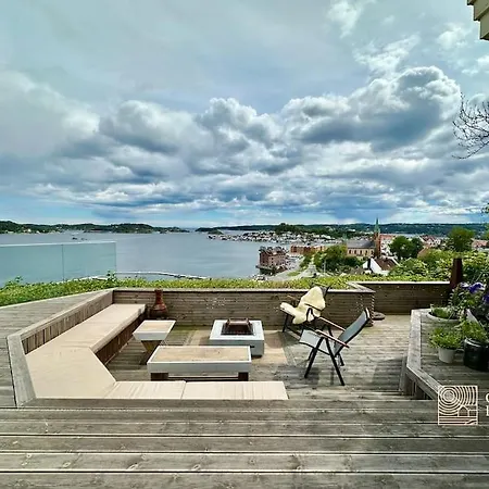 In With Unique View, Jacuzzi And Boat Space Villa
