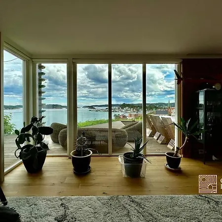 In With Unique View, Jacuzzi, Boat Space & Outdoor Kitchen Kragerø