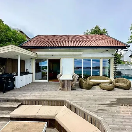 In With Unique View, Jacuzzi, Boat Space & Outdoor Kitchen ヴィラ Kragerø