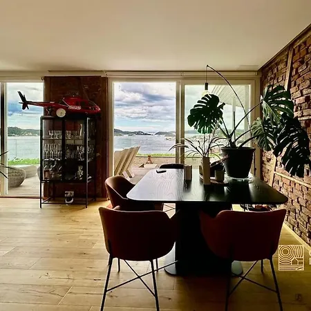 In With Unique View, Jacuzzi, Boat Space & Outdoor Kitchen Kragerø