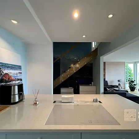 In With Unique View, Jacuzzi, Boat Space & Outdoor Kitchen *