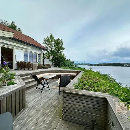 In With Unique View, Jacuzzi And Boat Space Villa