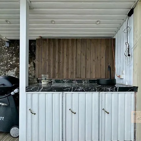 In With Unique View, Jacuzzi, Boat Space & Outdoor Kitchen